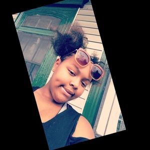 Meet your Posher, Iyonna